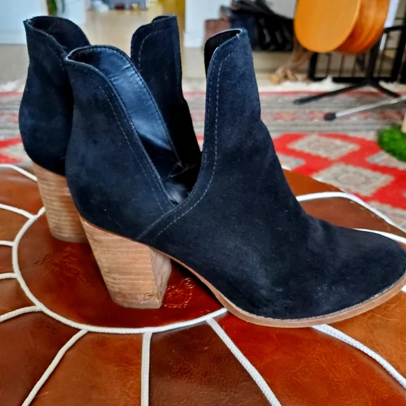 Booties - Picture 4 of 8